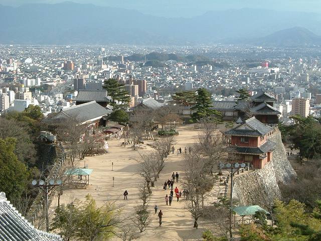 松山・松山城・天守閣から見る本丸の写真の写真