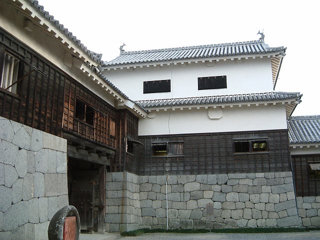 松山・松山城・筋鉄門と小天守の写真の写真