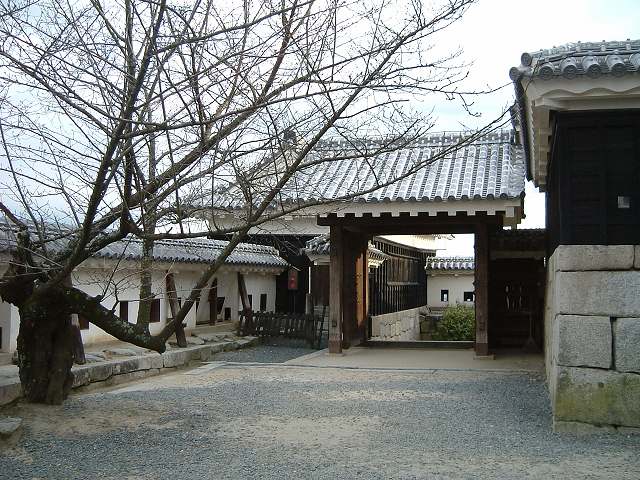 松山・松山城・中庭から見る仕切門の写真の写真