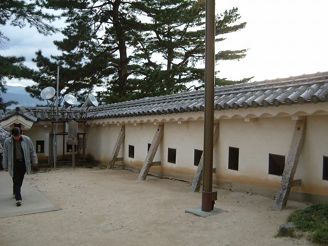松山・松山城・内部から見る紫竹門東塀の写真の写真