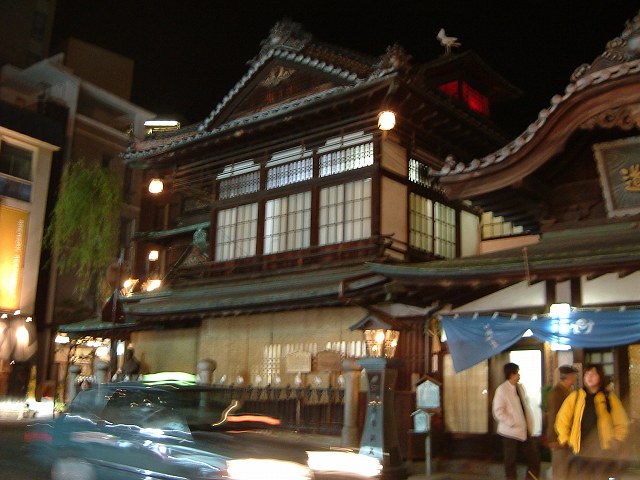 松山・夜の道後温泉本館神の湯本館の写真の写真