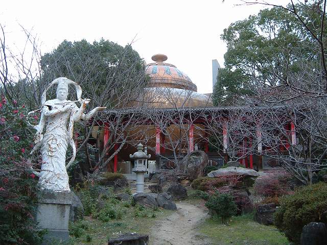 松山・石手寺・インド風の境内の写真の写真