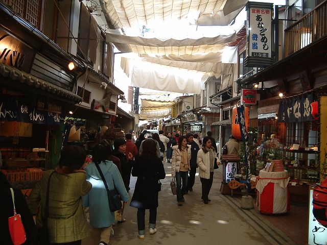 宮島・レトロな商店街の写真の写真