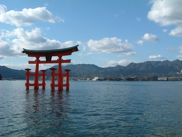 世界遺産・宮島・厳島神社・海に浮かぶ大鳥居の写真の写真