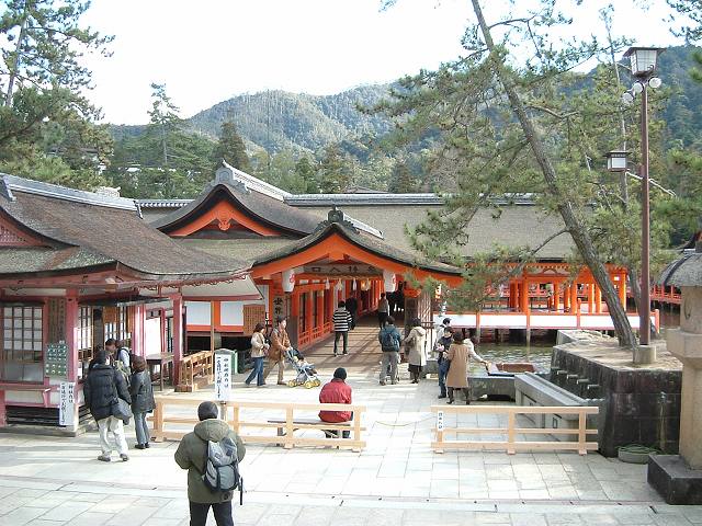 世界遺産・宮島・厳島神社・入り口に続く摂社客神社拝殿の写真の写真