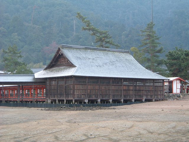 世界遺産・特別名勝・特別史跡・宮島・厳島神社・潮が引いた後の能楽屋の写真の写真