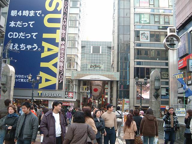 大阪・道頓堀・さすがに行きかう人が多いの写真の写真