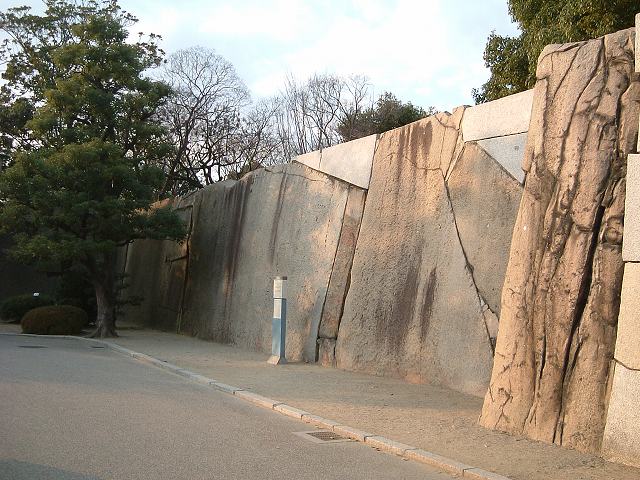 特別史跡・大阪・大阪城・巨大な一枚岩がいっぱいの写真の写真