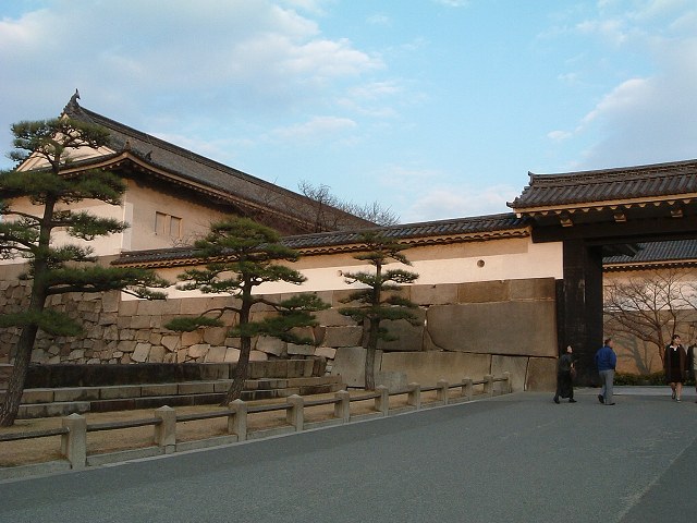 特別史跡・大阪・大阪城・千貫櫓櫓と大手門の塀の写真の写真