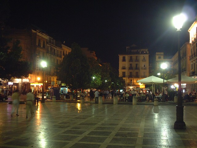 グラナダ・夜の広場の写真の写真