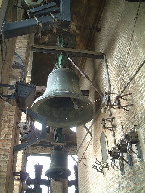 世界遺産・セビリア・ヒラルダの塔の鐘の写真の写真