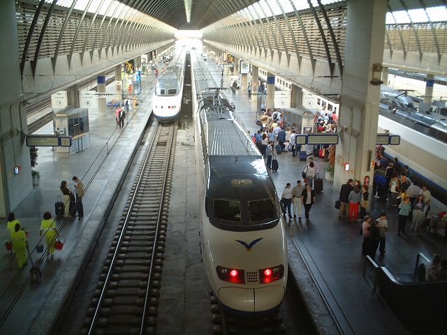 コルドバ・停車するAVEの写真の写真