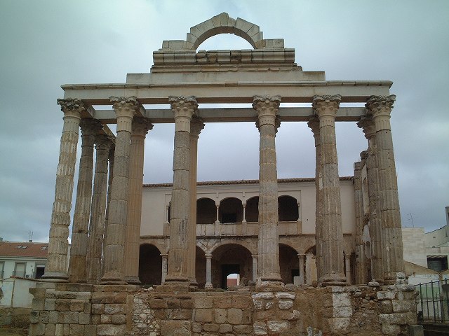 世界遺産・メリダ・正面から見るディアナ神殿の写真の写真