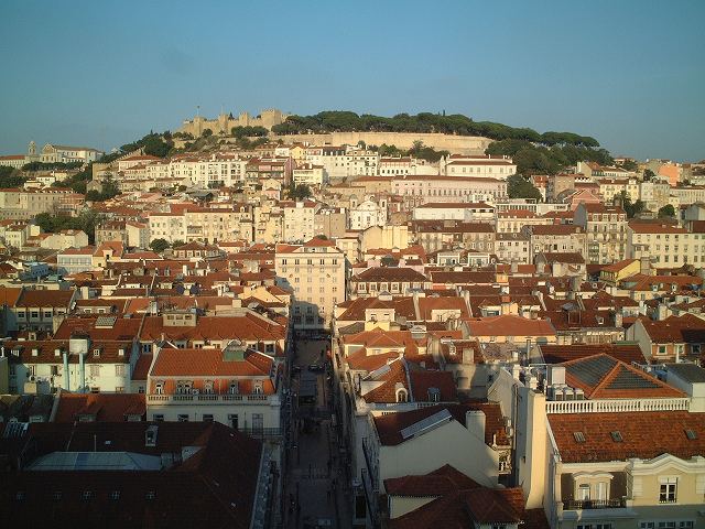 リスボン・サンタ・ジェスタのエレベータから見るサン・ジョルジェ城の写真の写真