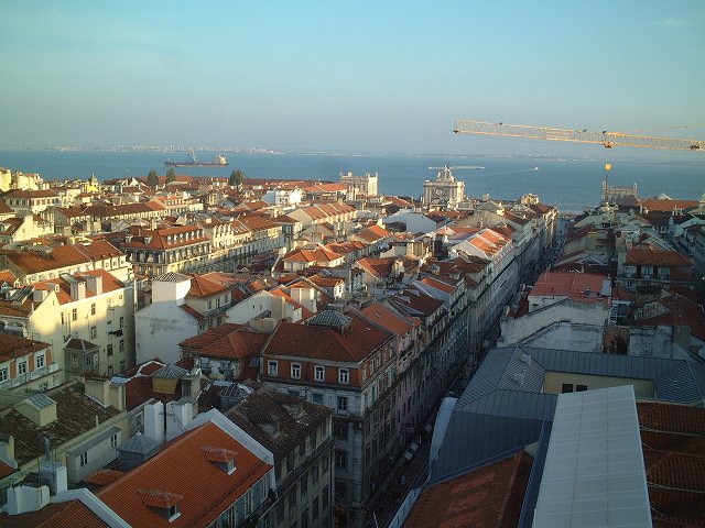 リスボン・展望台から見るテージョ川方面の写真の写真