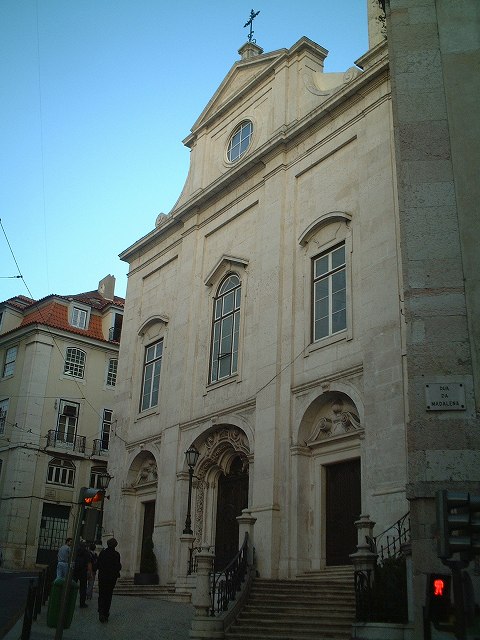 リスボン・コルメシオ広場の近くの教会の写真の写真