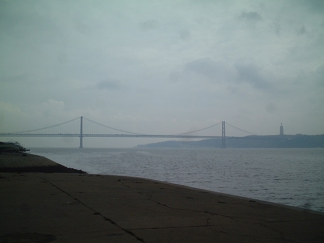 リスボン・テージョ側と4月25日橋の写真の写真