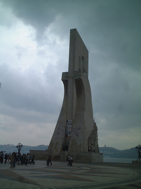 リスボン・発見のモニュメント・横から見る発見のモニュメントの写真の写真