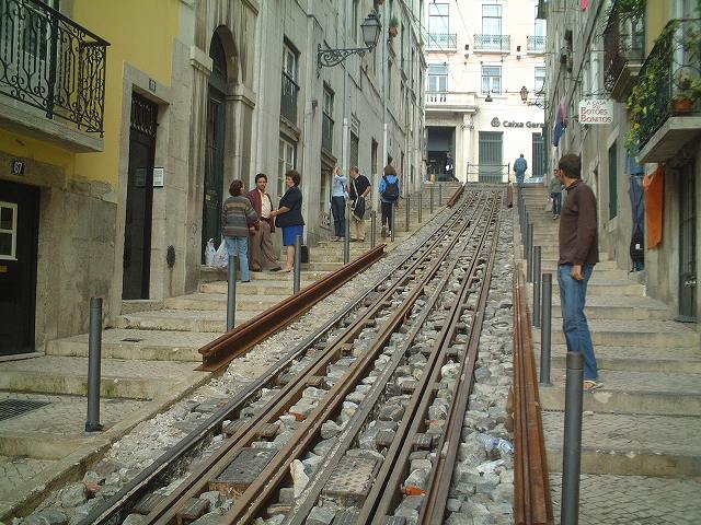 リスボン・ケーブルカーの線路の写真の写真