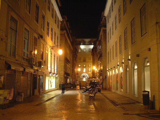 リスボン・オウロ通りからのわき道の写真の写真