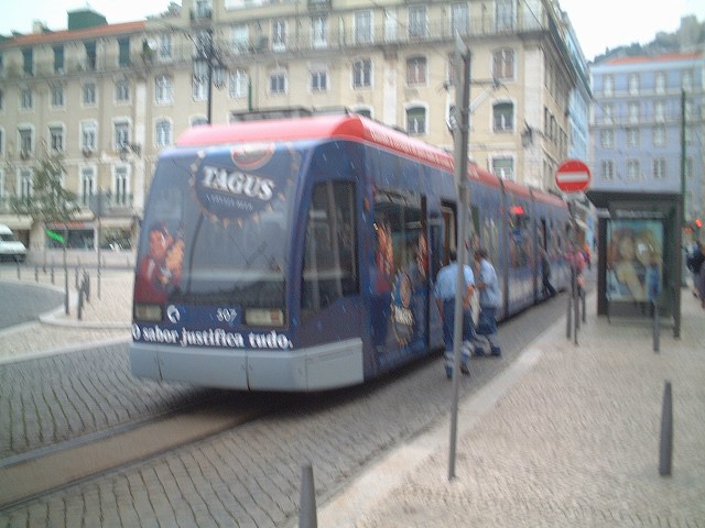 リスボンの新型の路面電車の写真の写真