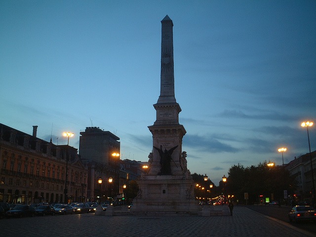 リスボン・レスタウラドーレス広場・オベリスクの写真の写真
