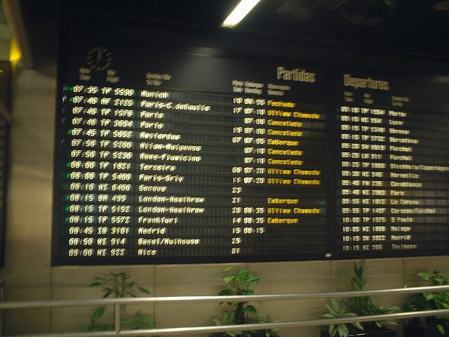 リスボン空港・出発案内板の写真の写真