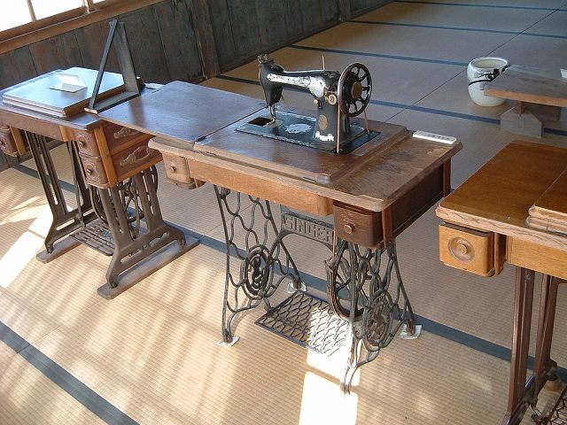 昔のミシンの写真の写真