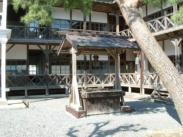 登米・旧登米高等尋常小学校・校庭の写真の写真