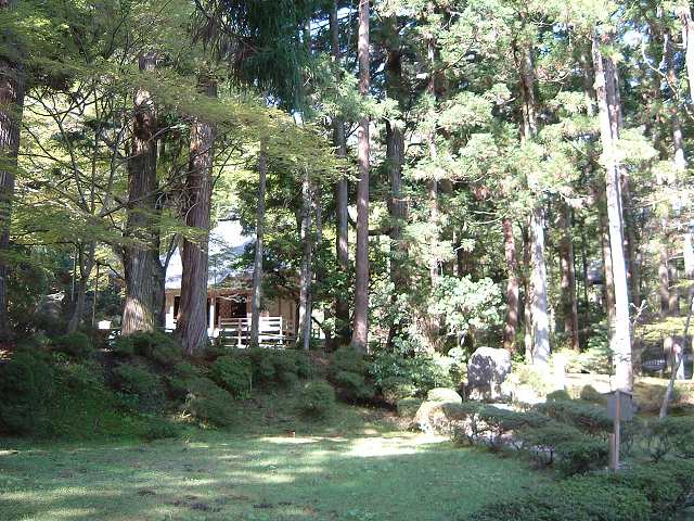 特別史跡・平泉・中尊寺・境内は木々に覆われているの写真の写真