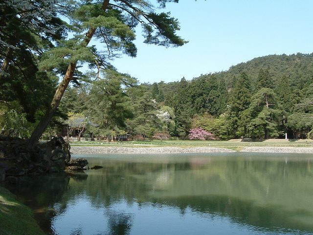 特別史跡・特別名勝・毛越寺・築山と大泉が池の写真の写真