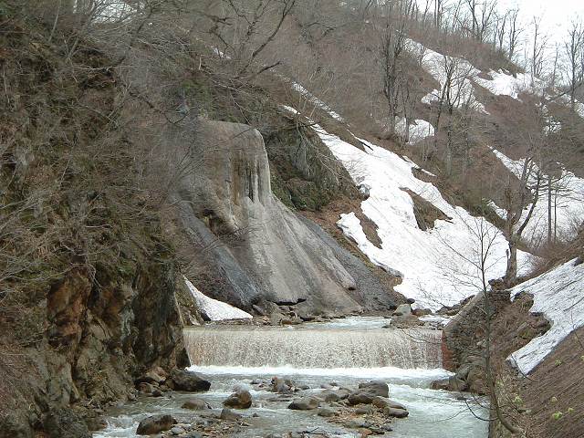 特別天然記念物・夏油温泉の石灰華・ようやく石灰華を発見の写真の写真