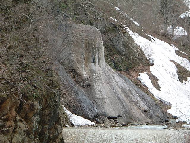 特別天然記念物・夏油温泉の石灰華の写真 / 岩手 (列島宝物館)