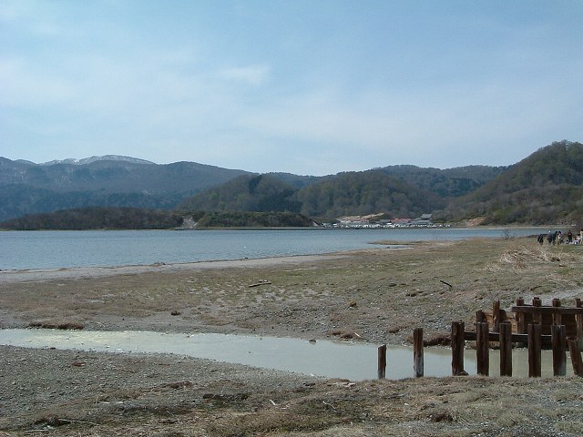霊場恐山・硫黄交じりの水が湖に流れるの写真の写真