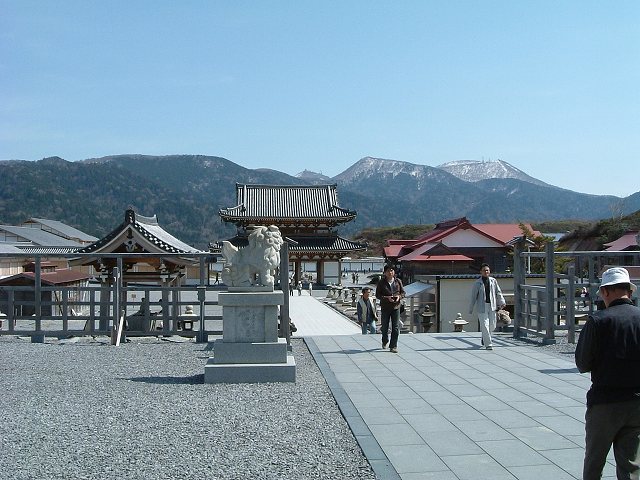 霊場恐山・境内よりにおうもんを見るの写真の写真
