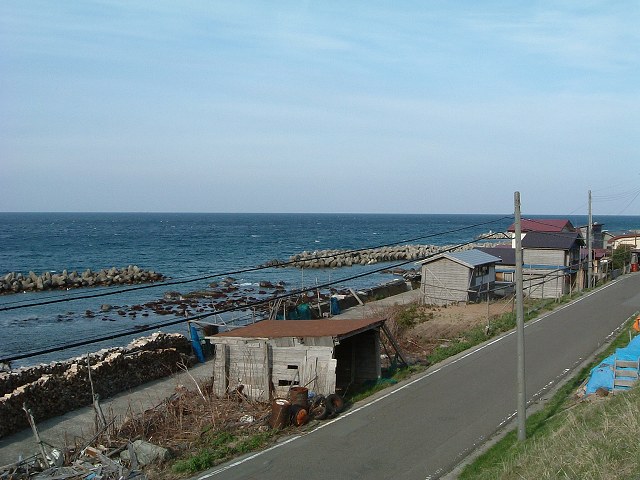 大畑・海辺に建つ作業小屋の写真の写真