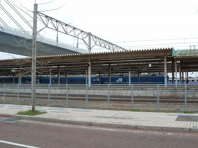 青森・ブルートレインが停車する青森駅ホームの写真の写真