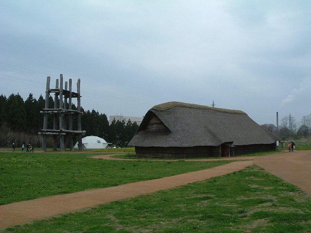 特別史跡・青森・三内丸山遺跡・復元された大型竪穴住居の写真の写真