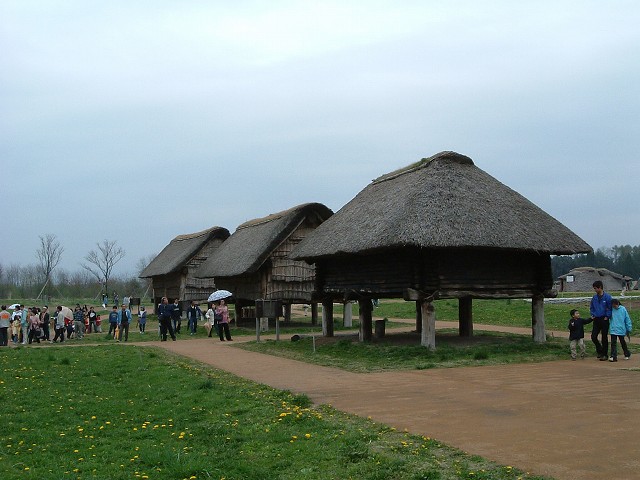 特別史跡・青森・三内丸山遺跡・復元された掘立柱建物の写真の写真