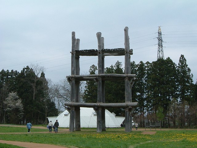特別史跡・青森・三内丸山遺跡・復元した大型掘立柱建物の写真の写真