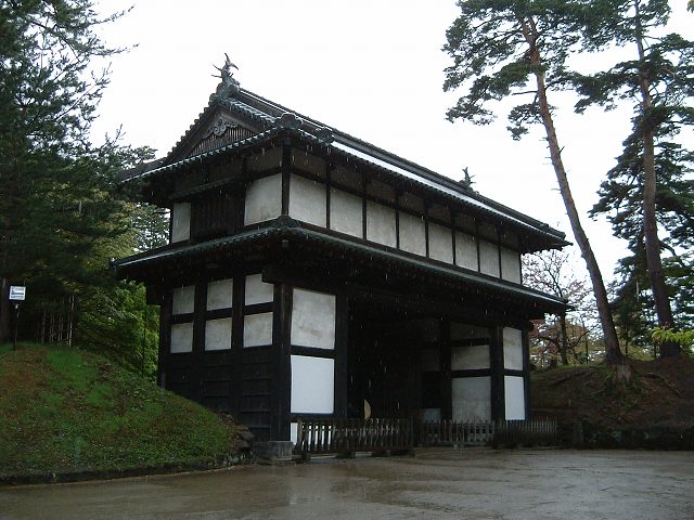 弘前・弘前城・場外から見る弘前城二の丸南門の写真の写真