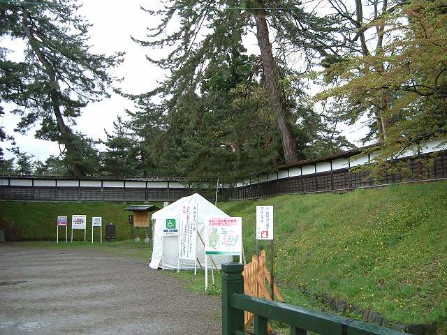 弘前・弘前城・弘前城北の郭板塀の写真の写真