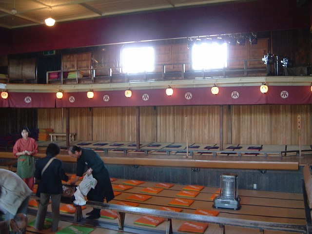 小坂・康楽館・洋風の外観に対して和風の内装の写真の写真