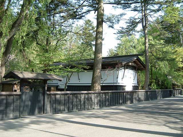 重要伝統的建造物群保存地区・角館・板塀の向こうに蔵が見えるの写真の写真