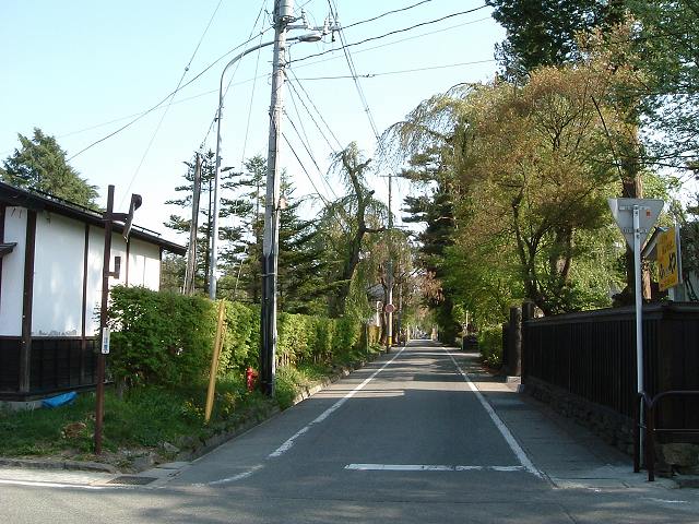 重要伝統的建造物群保存地区・角館・武家屋敷のはずれは道幅が普通の写真の写真