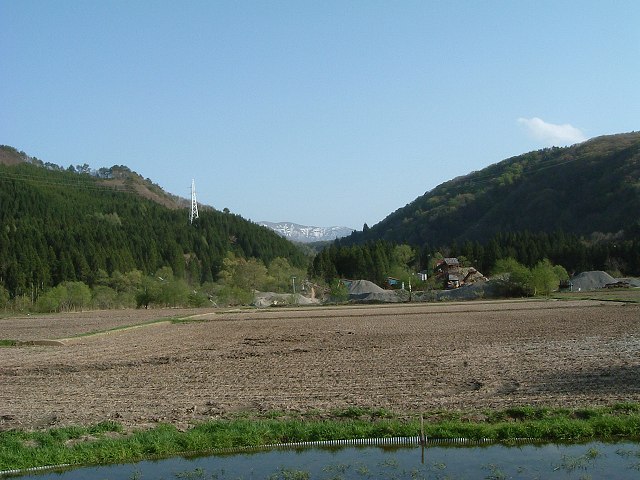 山に囲まれた地形の写真の写真