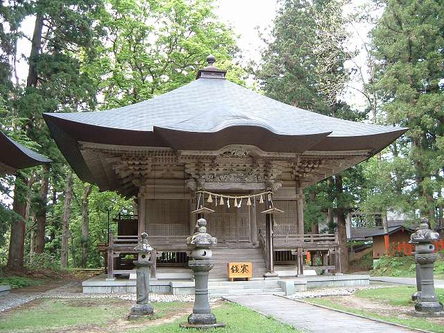 羽黒山・出羽三山神社・蜂子神社までくれば山頂は目の前の写真の写真
