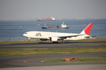 日本航空・離陸中・777-200（JA8983）