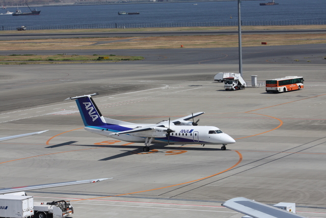 ANA・ボンバルディアDHC-8の写真の写真