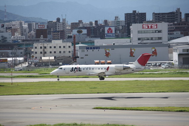 ジェイエア・ボンバルディアCRJ－200ERの写真の写真